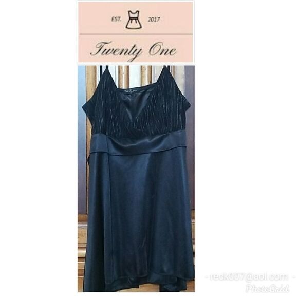 Twenty One Top  - Picture 1 of 6